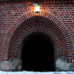 Navidad brick,wall,arch,at,winter,season